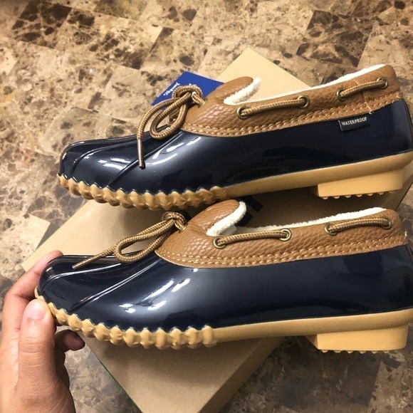 JBU Women’s waterproof shoes, Size 7, Brand new with box, perfect condition - Picture 6 of 13